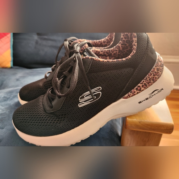 Woman’s size 8 Skechers "Skech-Air" tennis shoe, like new condition. - Picture 2 of 8